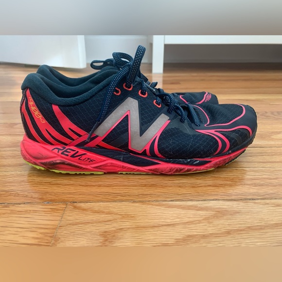 New Balance sneakers - Picture 1 of 7